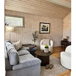 Nordic Elegance Retreat Chalet Sørvågen